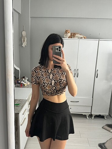 Yılan desenli crop