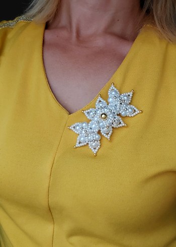 Zara Boncuk İşlemeli Broş