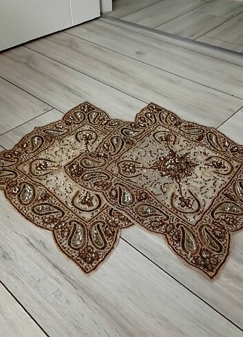 Boncuklu vitrin takımı 