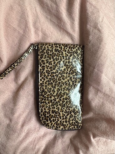 Leopar desenli bileklikli çanta
