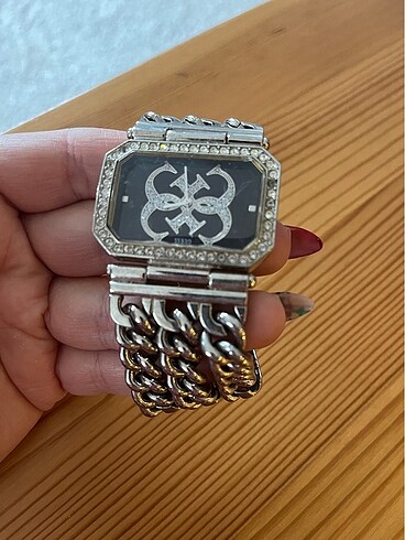 Guess Saat