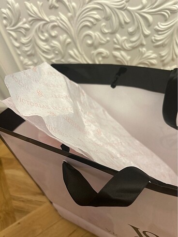 Beden ten rengi Renk Victoria secret poşet
