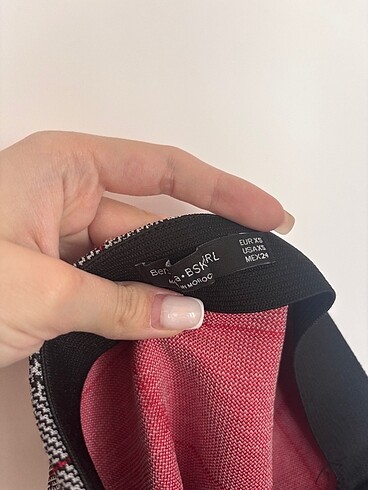 xs Beden Bershka kısa etek