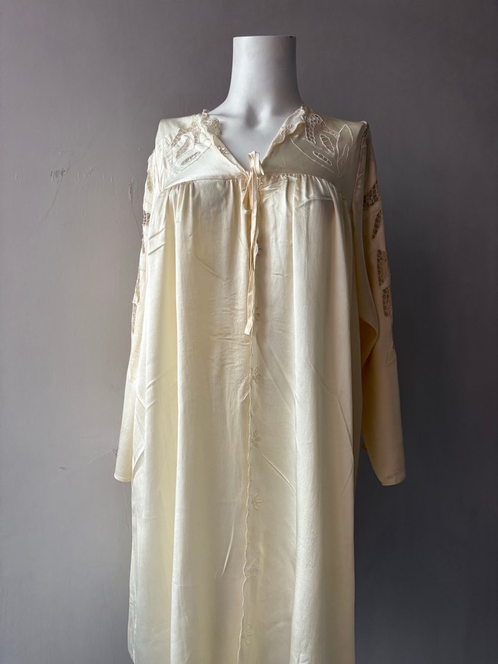 Nakışlı Uzun Beyaz Bohem Kadın Sabahlık - Görsel 4