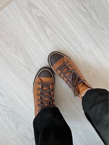 37,5 Beden Converse ayakkabi