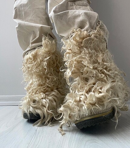 American Vintage Y2k yeti bot