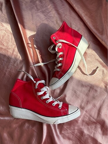 38 Beden kırmızı Renk 2000?ler dolgu topuk converse