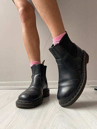 38 Beden Dr Martens bot