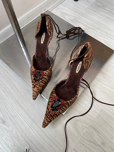 38 Beden Le Silla italian pony hair heels
