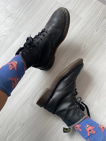 38 Beden Dr Martens bot