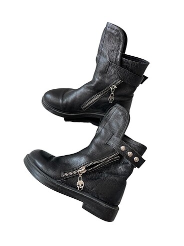 Alexander McQueen bot