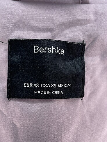 s Beden çeşitli Renk Bershka Mont %70 İndirimli.