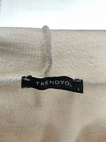 l Beden beyaz Renk Trendyol & Milla Sweatshirt %70 İndirimli.