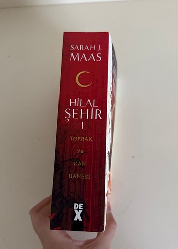  Hilal Şehir - Sarah J. Maas