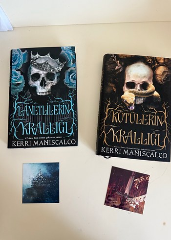 Kerri Maniscalco'nun İki Romanı