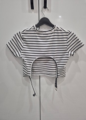 Beyaz Siyah Çizgili Kısa Crop Top - Görsel 2