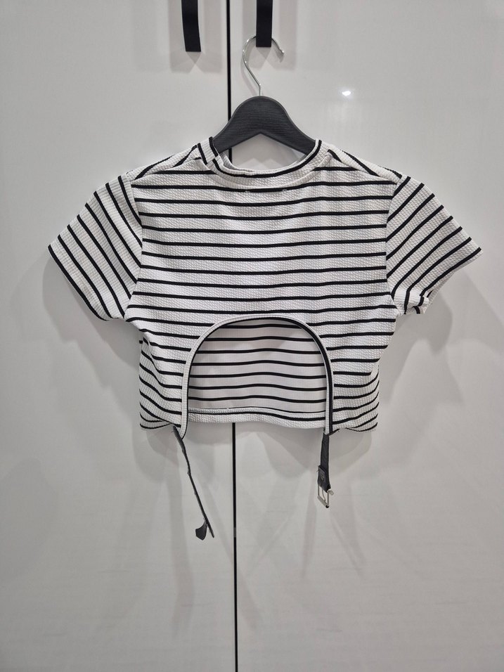 Beyaz Siyah Çizgili Kısa Crop Top - Görsel 2