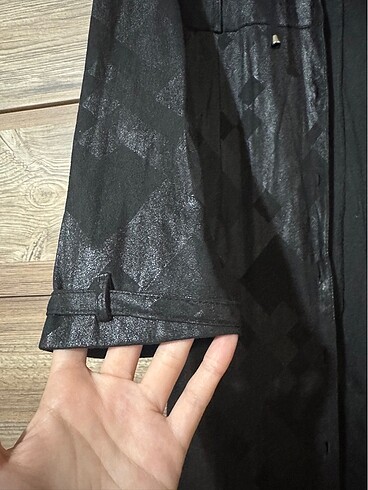 Siyah Deri görünümlü günlük trenç - Görsel 6
