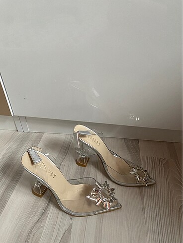Zara Stiletto model taşlı topuklu ayakkabı