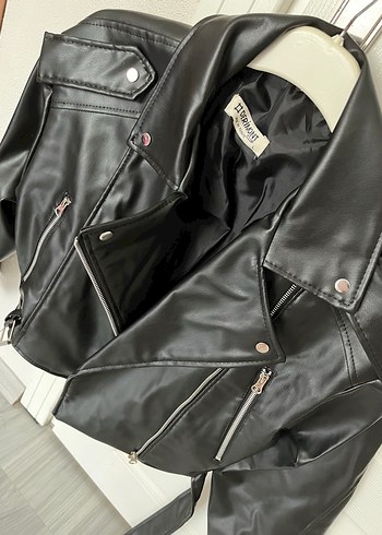 l Beden Kemer Detaylı Siyah Deri Biker Ceket