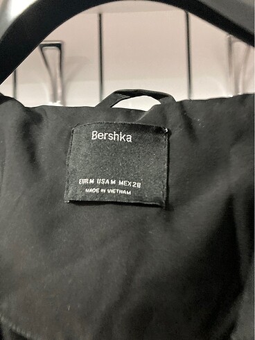 m Beden Siyah bershka mont