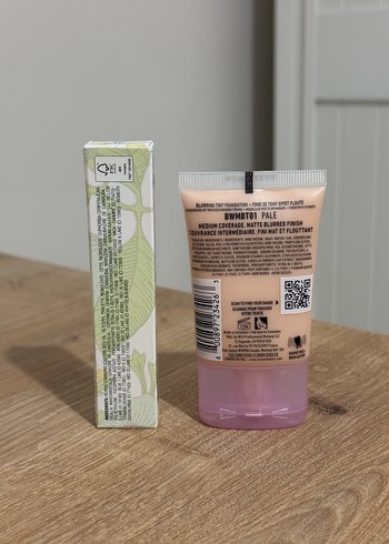 Beden NYX Bare With Me Blur BB Krem 01 Pale