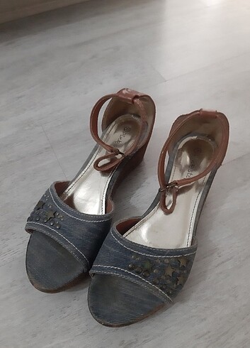 Diğer 35 numara sandalet