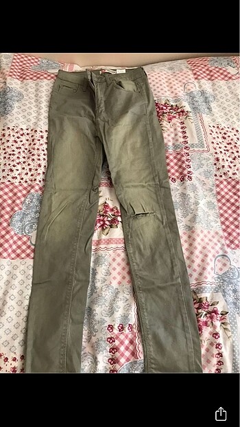 26 Beden haki Renk Koton yırtık detaylı jean
