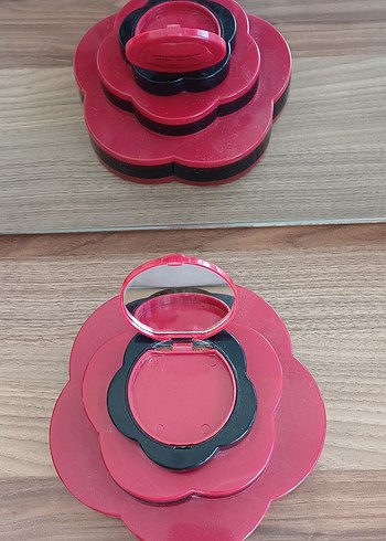 Koyu Pembe Çiçek Şeklinde Allık