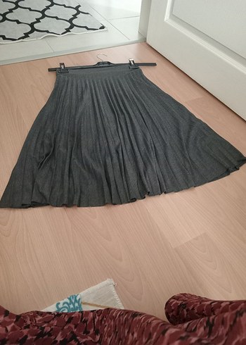 s Beden LC VAİKİKİ Gri Piliseli Midi Etek