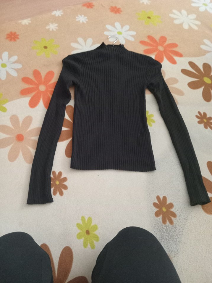 Siyah Boğazlı Triko Kadın Kazak - Görsel 3