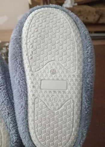 Gri Nakışlı Kürklü  Ev Terliği - Görsel 3