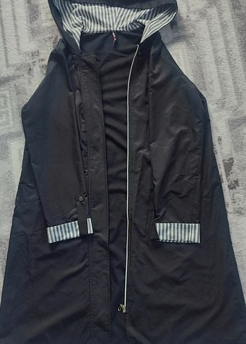 Kadın Siyah Uzun Kollu Kapüşonlu Yağmurluk - Görsel 2