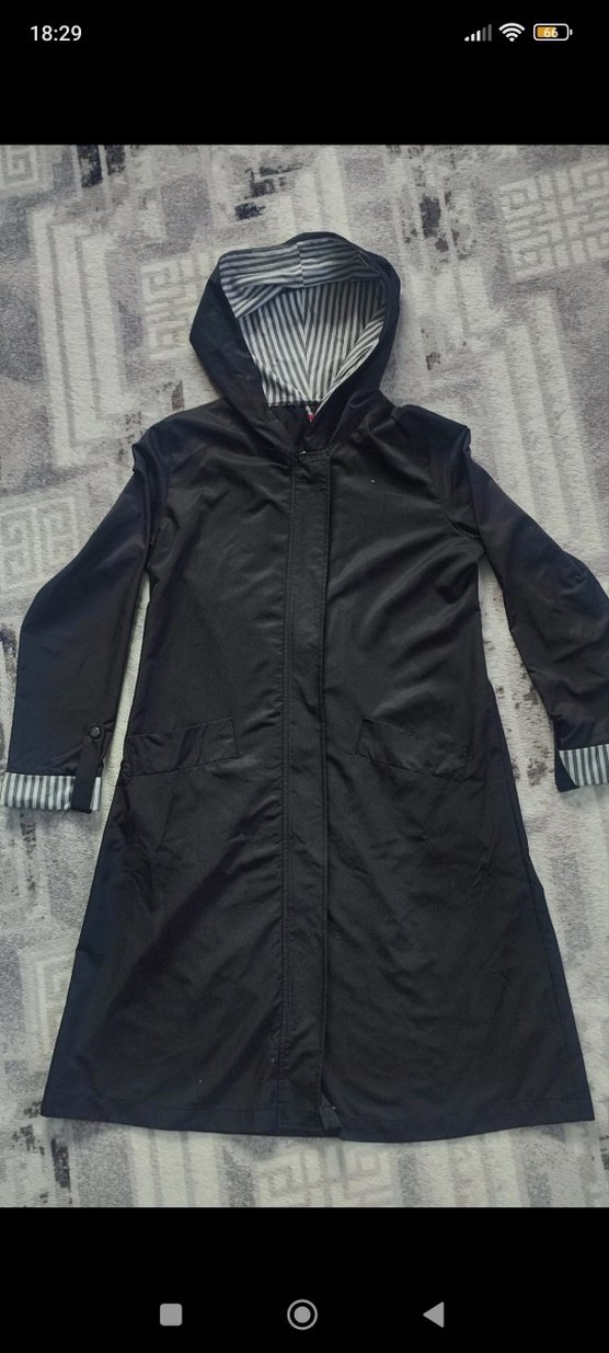 Kadın Siyah Uzun Kollu Kapüşonlu Yağmurluk - Görsel 3