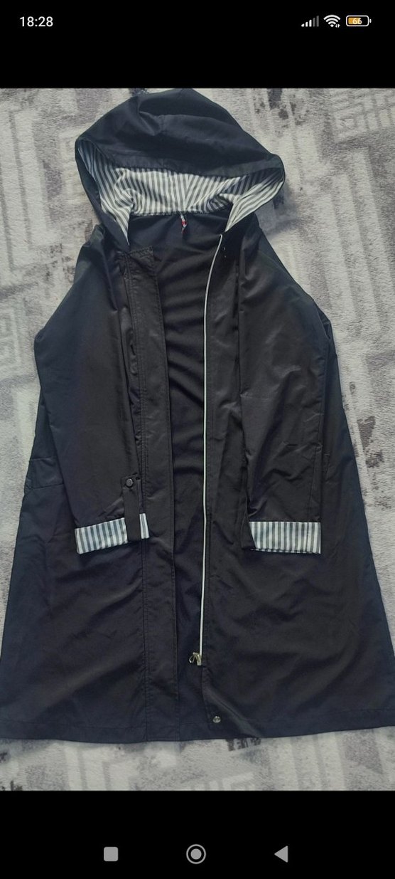 Kadın Siyah Uzun Kollu Kapüşonlu Yağmurluk - Görsel 2