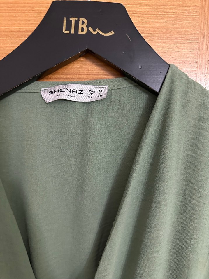 Drapeli V Yakalı Yeşil Uzun Elbise - Görsel 2