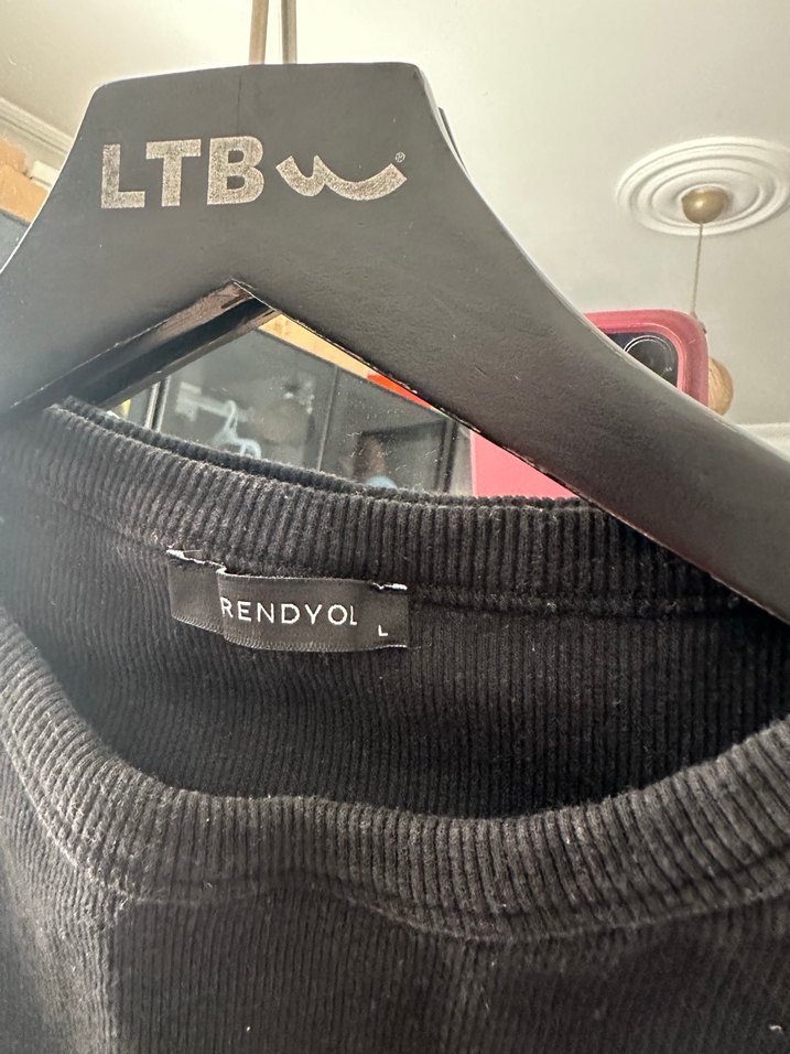 Siyah Uzun Yüksek Yakalı Kolsuz Elbise - Görsel 3