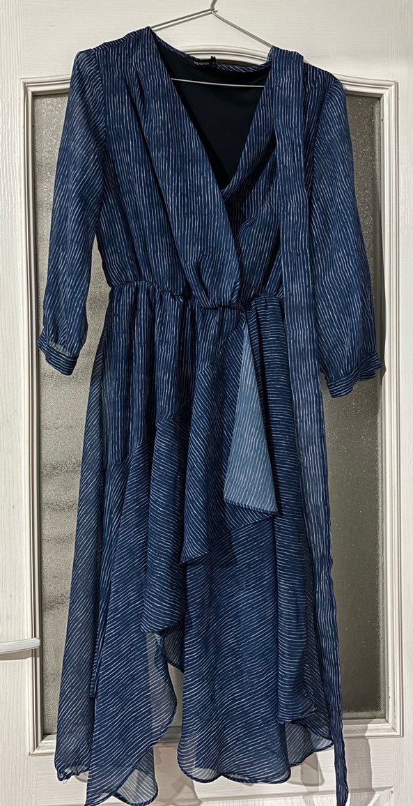 TRENDYOLMİLLA Mavi Kuşaklı Çizgili Dokuma Elbise - Görsel 2