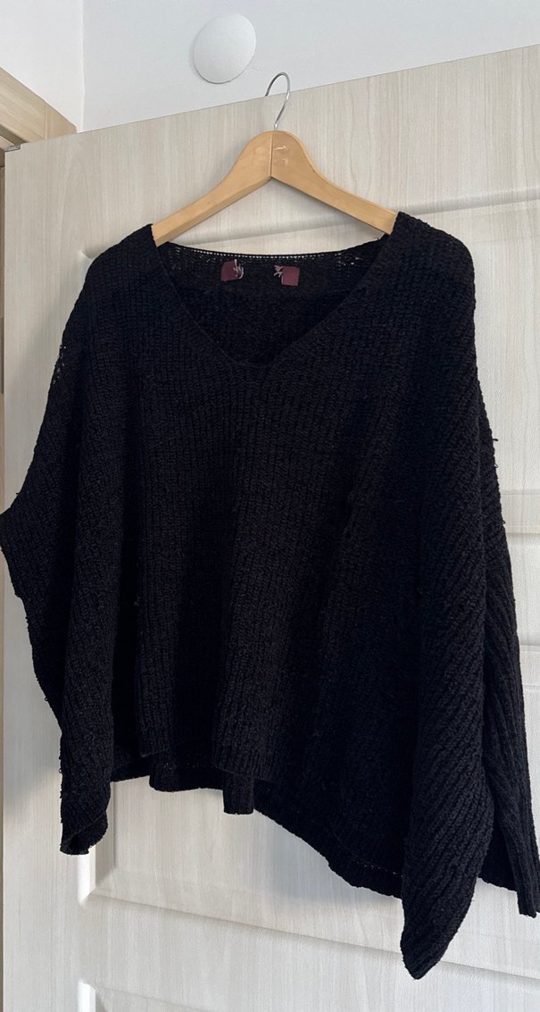 Siyah V Yaka Örgü Kadın Kazak - Görsel 2