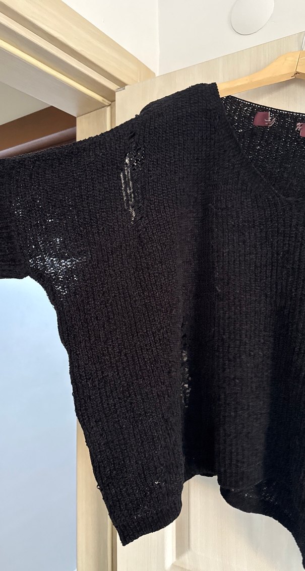 Siyah V Yaka Örgü Kadın Kazak - Görsel 3