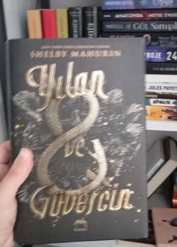 Yılan ve Güvercin - Shelby Mahurin