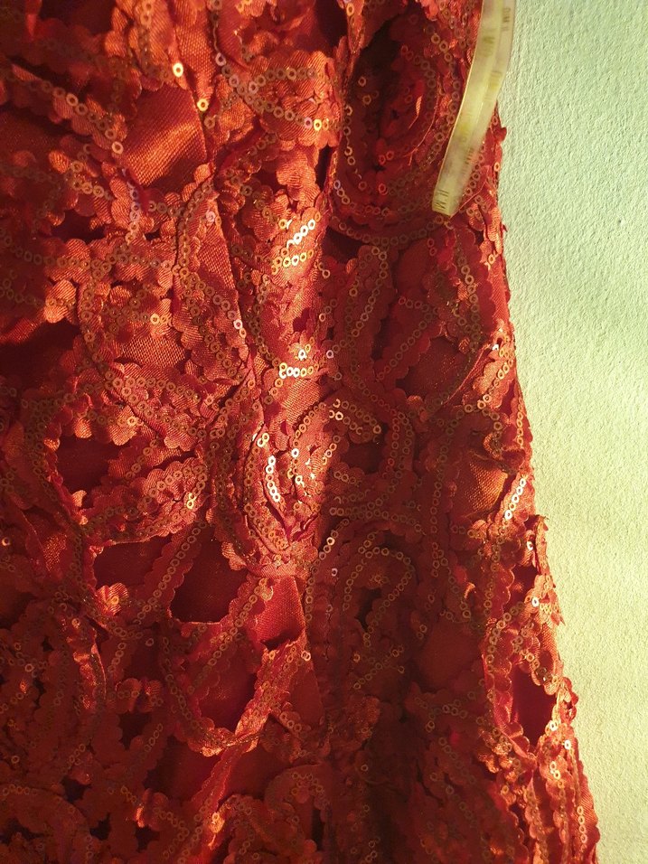 V Yaka Kırmızı Drapeli Midi Abiye Elbise - Görsel 4