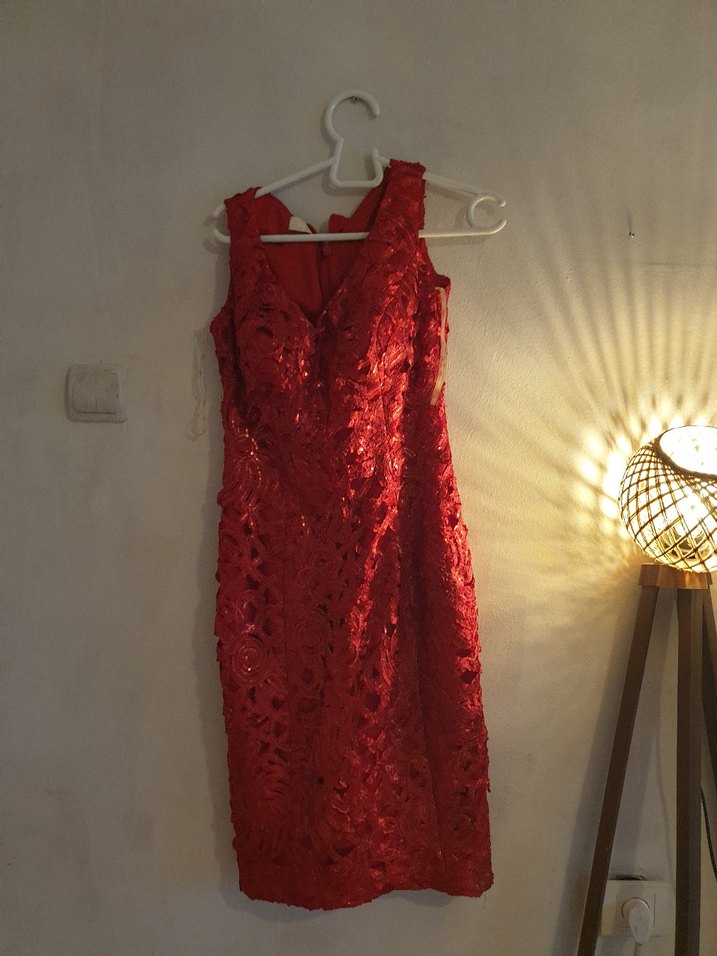 V Yaka Kırmızı Drapeli Midi Abiye Elbise - Görsel 2