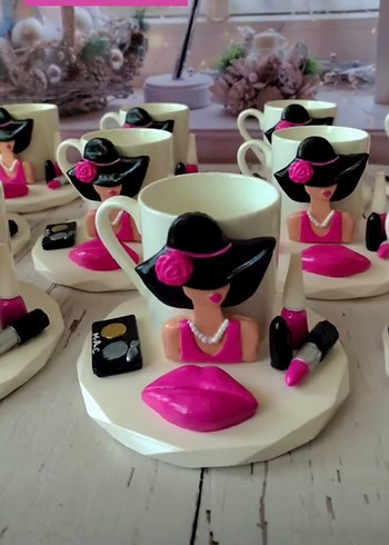 Pembe Detaylı Renkli Fincan Takımı