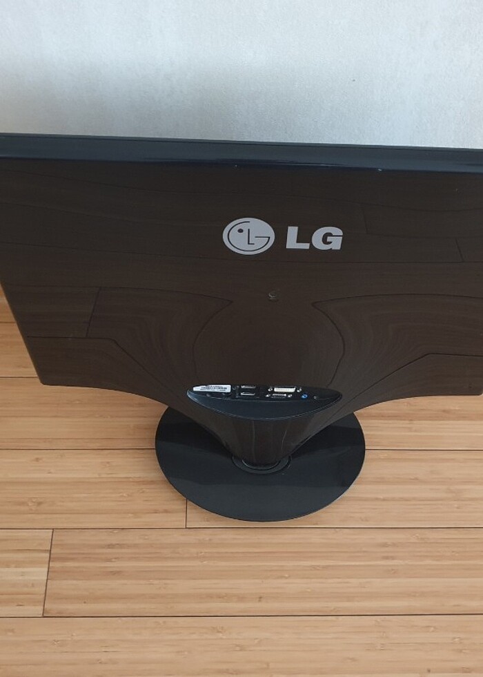 LG 22 inç monitör ekran 2286L - Görsel 3