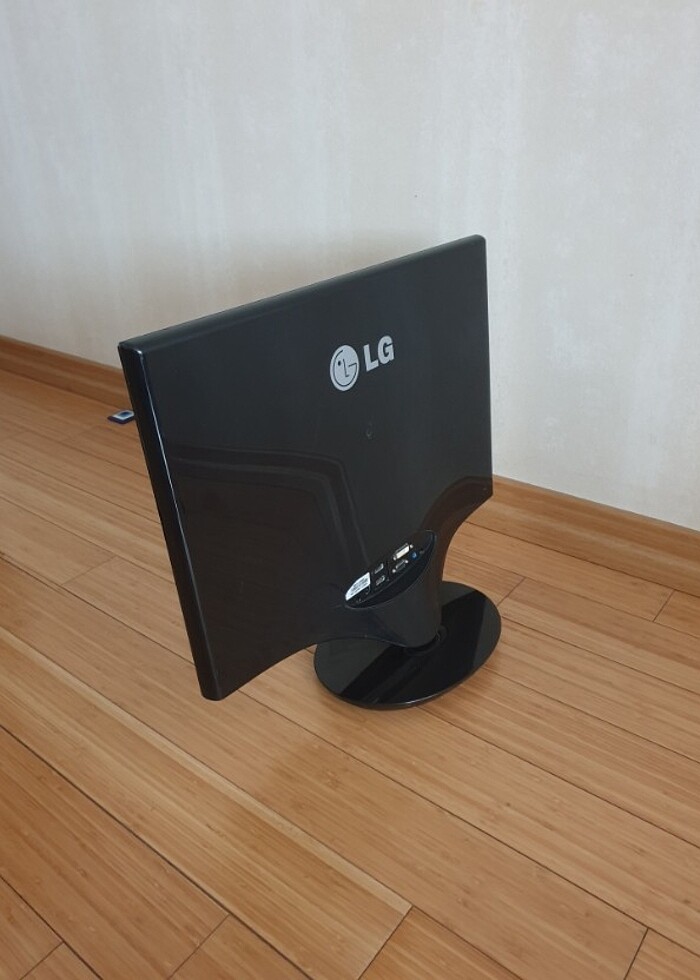 LG 22 inç monitör ekran 2286L - Görsel 4