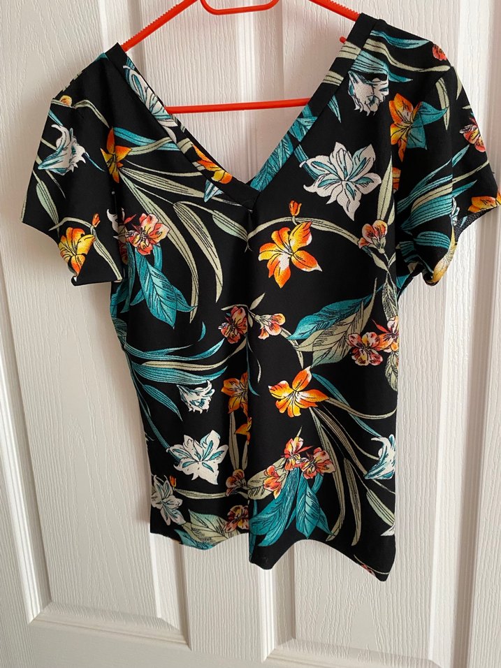 Çiçek Desenli V Yaka Mini Bluz - Görsel 2