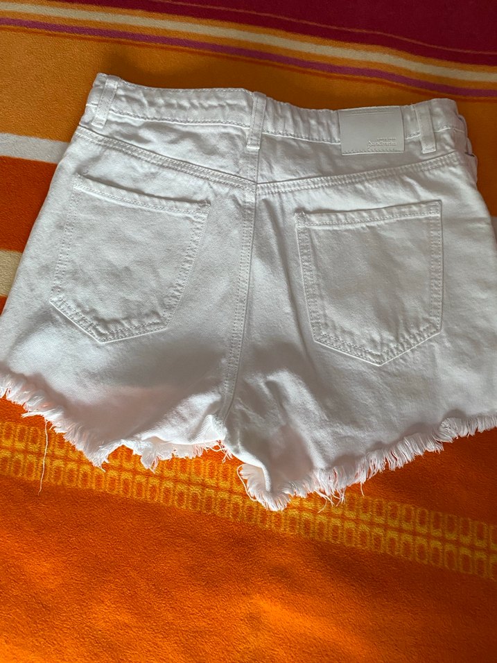 Düğmeli Beyaz Mini Kadın Kot Şort - Görsel 2