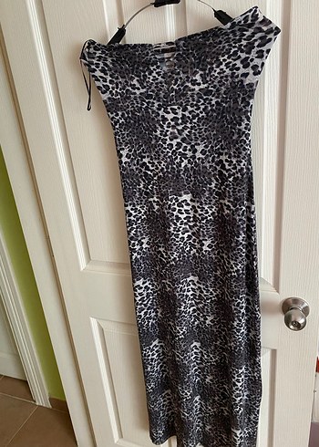 Gri Yılan Desenli Uzun Drapeli Likralı Elbise - Görsel 2