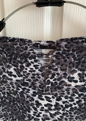 Gri Yılan Desenli Uzun Drapeli Likralı Elbise - Görsel 3